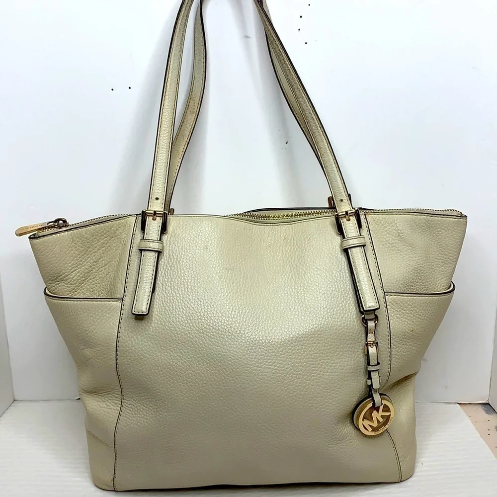 Michael Kors Jet Set Tote in Vanilla